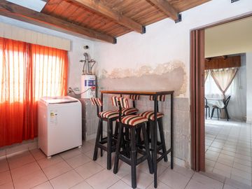 Venta Casa cuatro ambientes Cañuelas. Lote propio con Pileta y  Cochera
