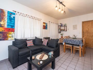 Venta Casa cuatro ambientes Cañuelas. Lote propio con Pileta y  Cochera