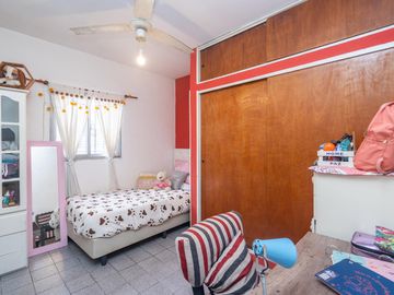 Venta Casa cuatro ambientes Cañuelas. Lote propio con Pileta y  Cochera