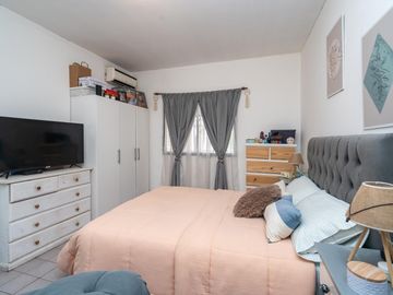 Venta Casa cuatro ambientes Cañuelas. Lote propio con Pileta y  Cochera