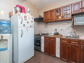 Venta Casa cuatro ambientes Cañuelas. Lote propio con Pileta y  Cochera