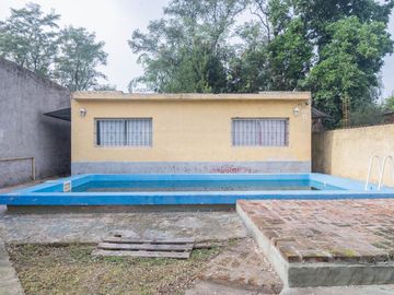 Venta Casa cuatro ambientes Cañuelas. Lote propio con Pileta y  Cochera