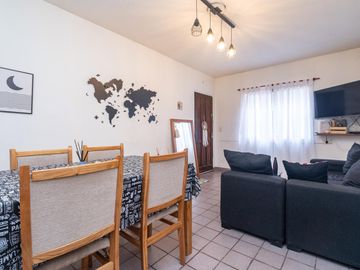 Venta Casa cuatro ambientes Cañuelas. Lote propio con Pileta y  Cochera