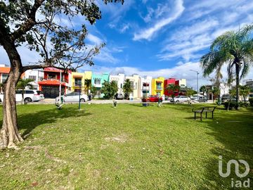 PLAYA DEL CARMEN SOLIDARIDAD,VENTA CASA, FUNCIONAL, EXCELENTE ESTADO DE CONSERVACION