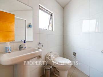 Gran casa estilo mediterránea en San Joaquin con preciosa vista