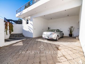 Gran casa estilo mediterránea en San Joaquin con preciosa vista