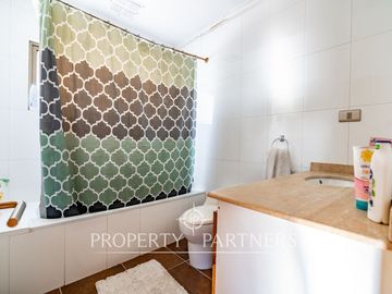 Gran casa estilo mediterránea en San Joaquin con preciosa vista