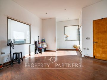 Gran casa estilo mediterránea en San Joaquin con preciosa vista