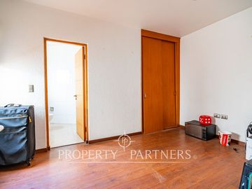 Gran casa estilo mediterránea en San Joaquin con preciosa vista