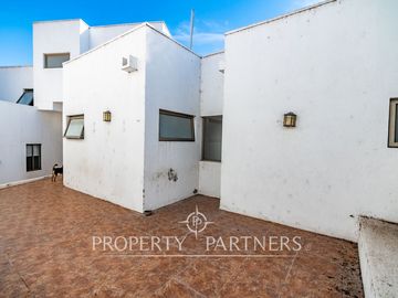 Gran casa estilo mediterránea en San Joaquin con preciosa vista