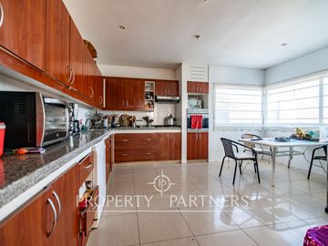 Gran casa estilo mediterránea en San Joaquin con preciosa vista