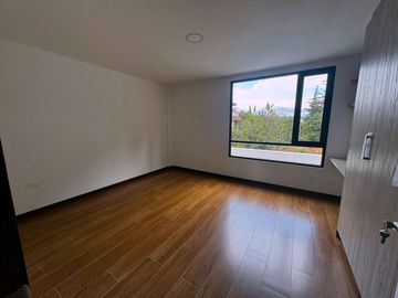 Vendo casa de 3 dorm por estrenar en Tumbaco