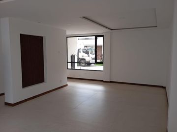 Vendo casa de 3 dorm por estrenar en Tumbaco
