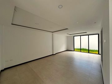 Vendo casa de 3 dorm por estrenar en Tumbaco