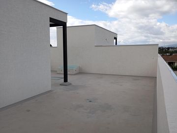 Vendo casa de 3 dorm por estrenar en Tumbaco