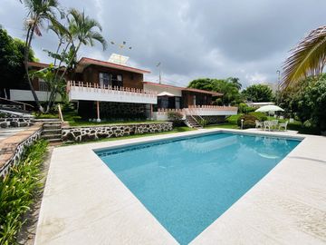 Casa Sola en Lomas de Cortes, Cuernavaca, Morelos CAEN-1051-Cs