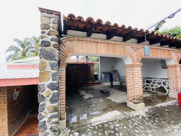 Casa Sola en Lomas de Cortes, Cuernavaca, Morelos CAEN-1051-Cs