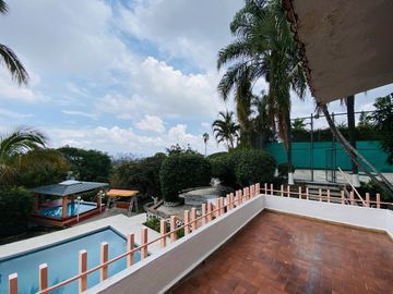 Casa Sola en Lomas de Cortes, Cuernavaca, Morelos CAEN-1051-Cs