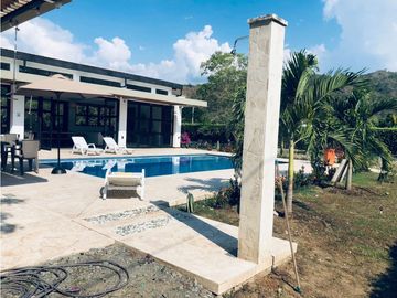 Casa campestre en venta Santa Fe de Antioquia - Antioquia (JS)