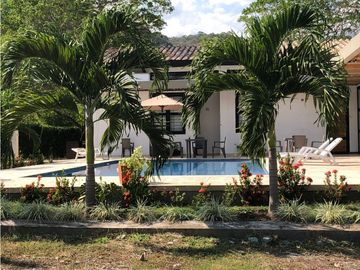 Casa campestre en venta Santa Fe de Antioquia - Antioquia (JS)