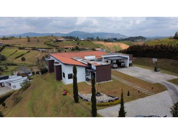 Casa Campestre en Parcelación Sector Aeropuerto