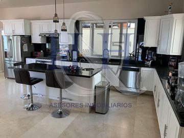 CASA EN VENTA EN CIUDAD BUGAMBILIA