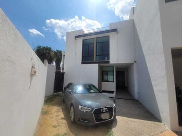 Casa en VENTA en Villas de Irapuato en Lomas del Pedregal
