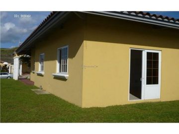 VENDO HERMOSA CASA EN RAINFOREST VILLAGE
