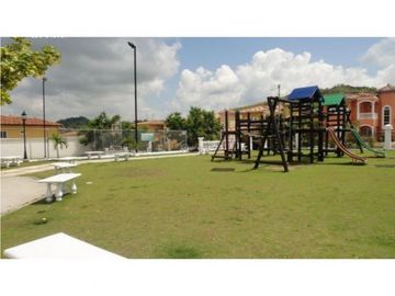 VENDO HERMOSA CASA EN RAINFOREST VILLAGE