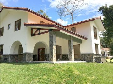 CASA  EN SENDEROS CAMINO DE CRUCES - CLAYTON