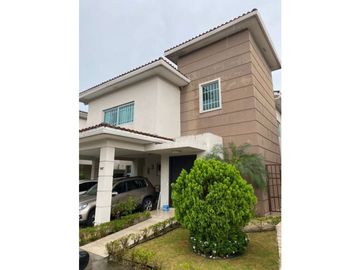 CASA EN VENTA DORADO VILLAGE CONDADO DEL REY