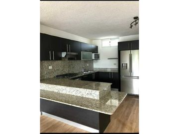 SE VENDE O ALQUILA APARTAMENTO PH ALTAMIRA GARDENS