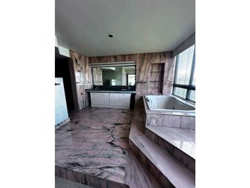 HERMOSO Y AMPLIO PENTHOUSE EN VENTA EN SOBRE LAS ROCAS