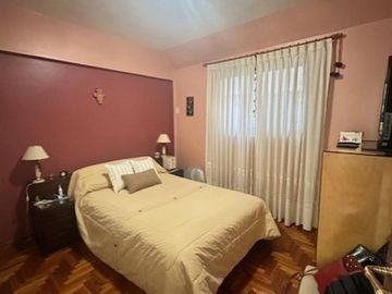 3 AMBIENTES EXCELENTE ESTADO, MEDIA CUADRA DE AV RIVADAVIA