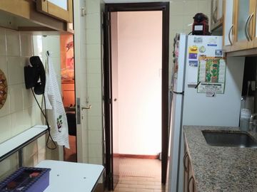 3 AMBIENTES EXCELENTE ESTADO, MEDIA CUADRA DE AV RIVADAVIA