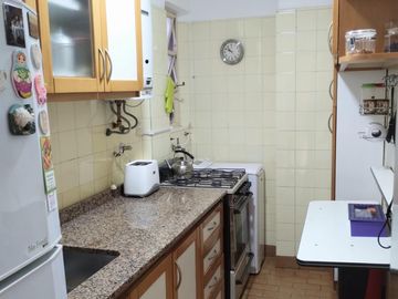 3 AMBIENTES EXCELENTE ESTADO, MEDIA CUADRA DE AV RIVADAVIA