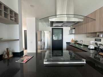 Casa nueva en venta  por Vialidad López Portillo, fraccionamiento residencial cerca del aeropuerto de Toluca, parque Toluca 2000 y Plaza Santin.