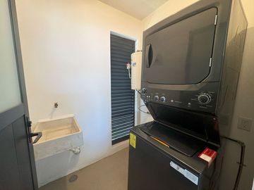 Casa nueva en venta  por Vialidad López Portillo, fraccionamiento residencial cerca del aeropuerto de Toluca, parque Toluca 2000 y Plaza Santin.