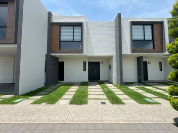 Casa nueva en venta  por Vialidad López Portillo, fraccionamiento residencial cerca del aeropuerto de Toluca, parque Toluca 2000 y Plaza Santin.