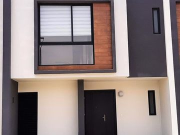 Casa nueva en venta, moderna a unos metros de la Av. López Portillo en Toluca.