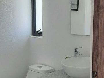 Casa nueva en venta, moderna a unos metros de la Av. López Portillo en Toluca.