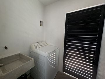 Casa nueva venta dentro de fraccionamiento residencial por Vialidad López Portillo y Aeropuerto de Toluca