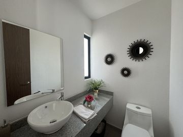 Casa nueva venta dentro de fraccionamiento residencial por Vialidad López Portillo y Aeropuerto de Toluca