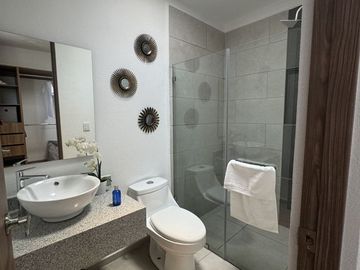Casa nueva venta dentro de fraccionamiento residencial por Vialidad López Portillo y Aeropuerto de Toluca