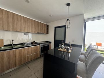 Casa nueva venta dentro de fraccionamiento residencial por Vialidad López Portillo y Aeropuerto de Toluca