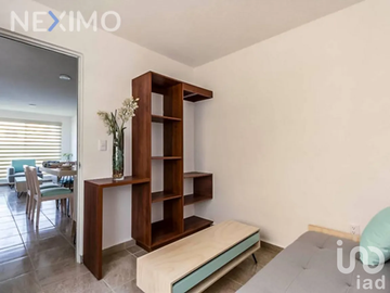 Casa en Venta con Alberca y Seguridad en Condominio en Tezoyuca Morelos