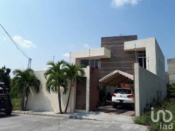 Casa en Venta con Alberca en Jojutla Morelos