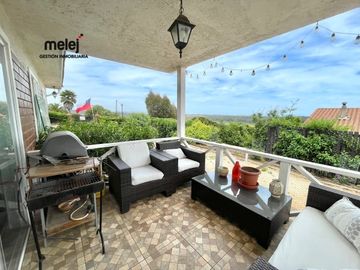 Vende 2 amplias casas en Condominio cerrado, Mantagua
