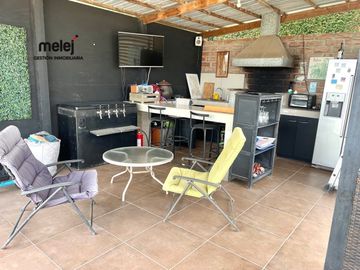 Vende 2 amplias casas en Condominio cerrado, Mantagua