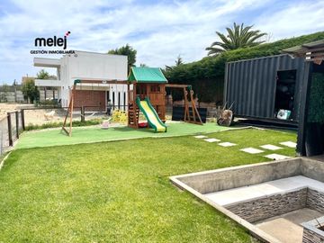 Vende 2 amplias casas en Condominio cerrado, Mantagua